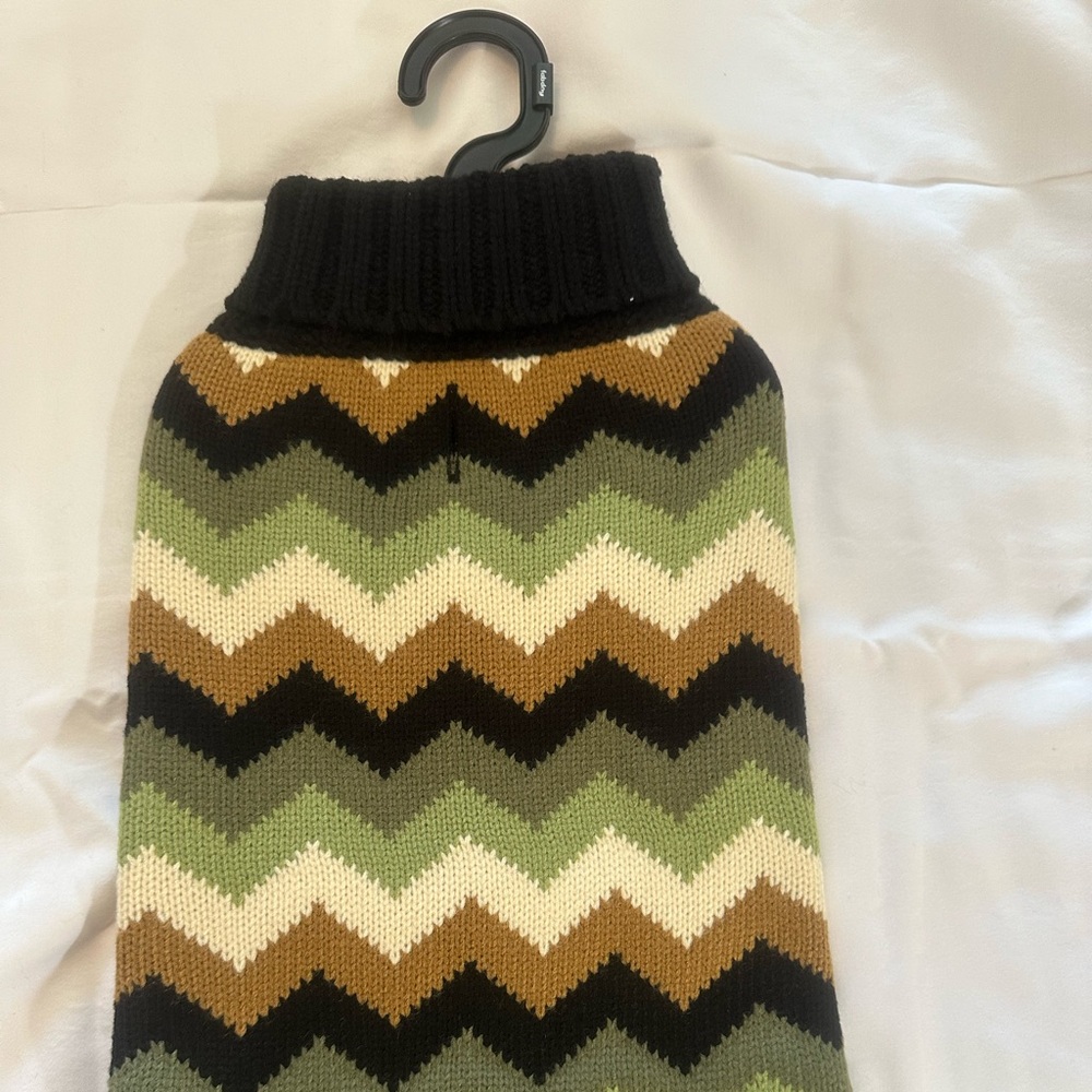FabDog sweater (Black/Green) 14”